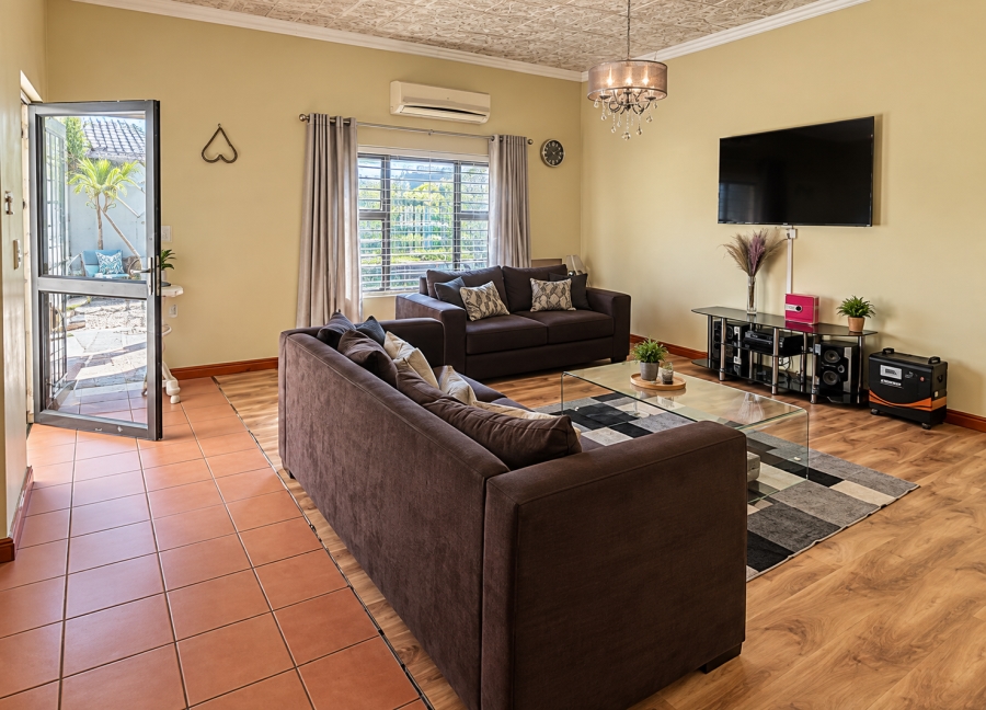 3 Bedroom Property for Sale in Lemoenkloof Western Cape
